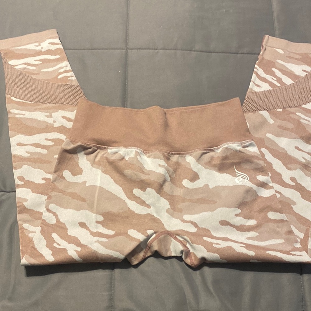Pink camo legging Ryderwear
